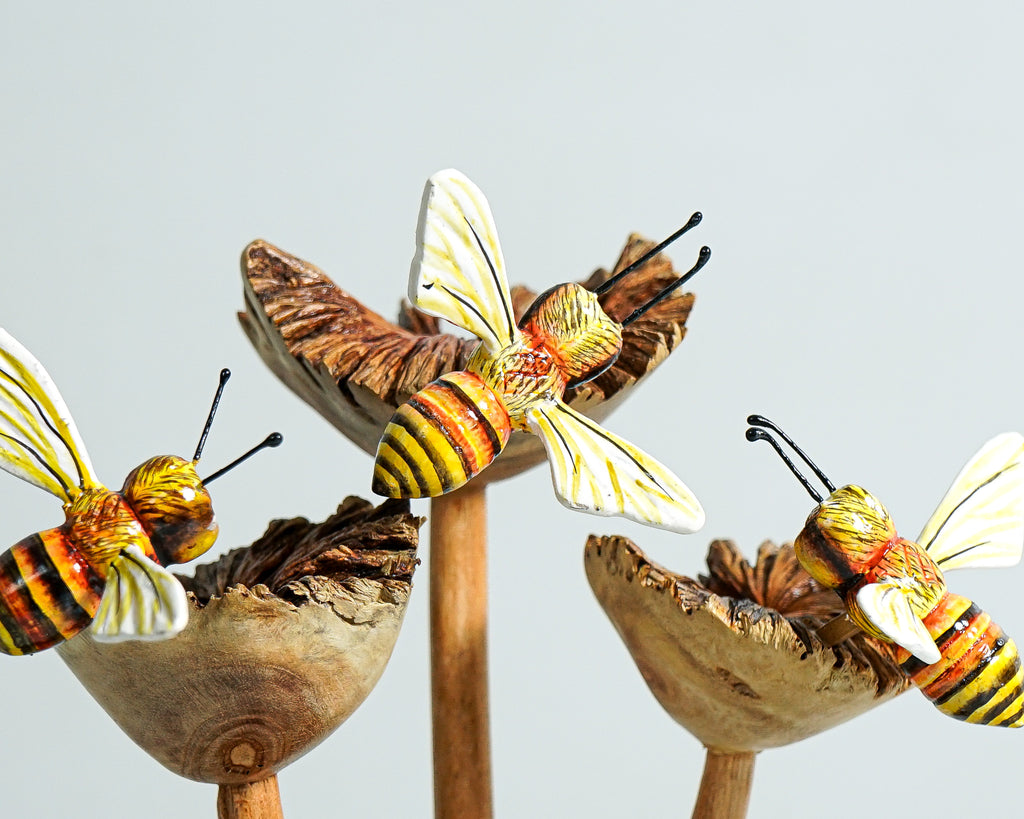 Bee Comb Statue, Bees Figurine, Wood Carving, Painted Bee, Bee Wall Hanging, Unique Animal, Party Decor, Home Decoration, Bridesmaid Gifts