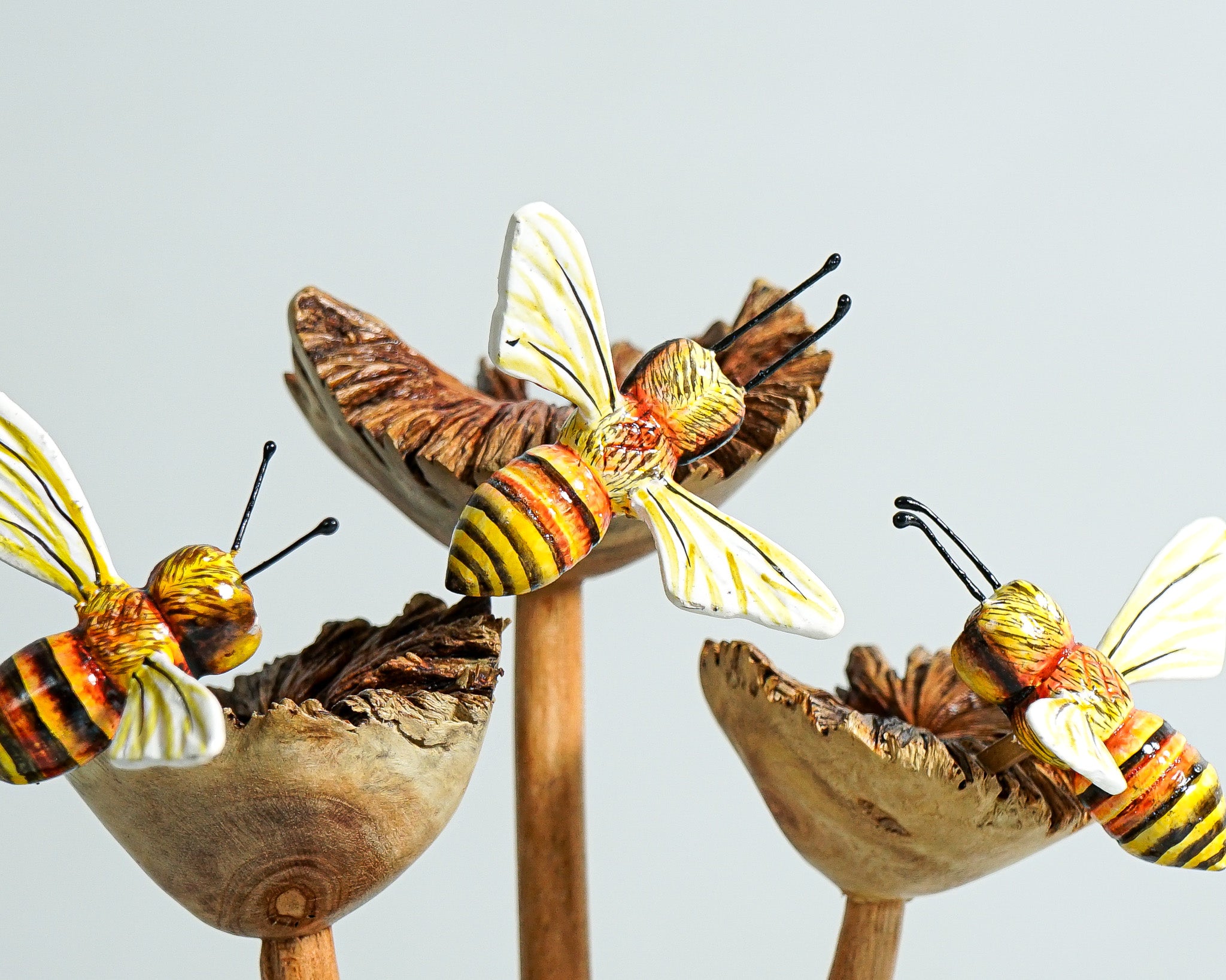 Bee Comb Statue, Bees Figurine, Wood Carving, Painted Bee, Bee Wall Hanging, Unique Animal, Party Decor, Home Decoration, Bridesmaid Gifts