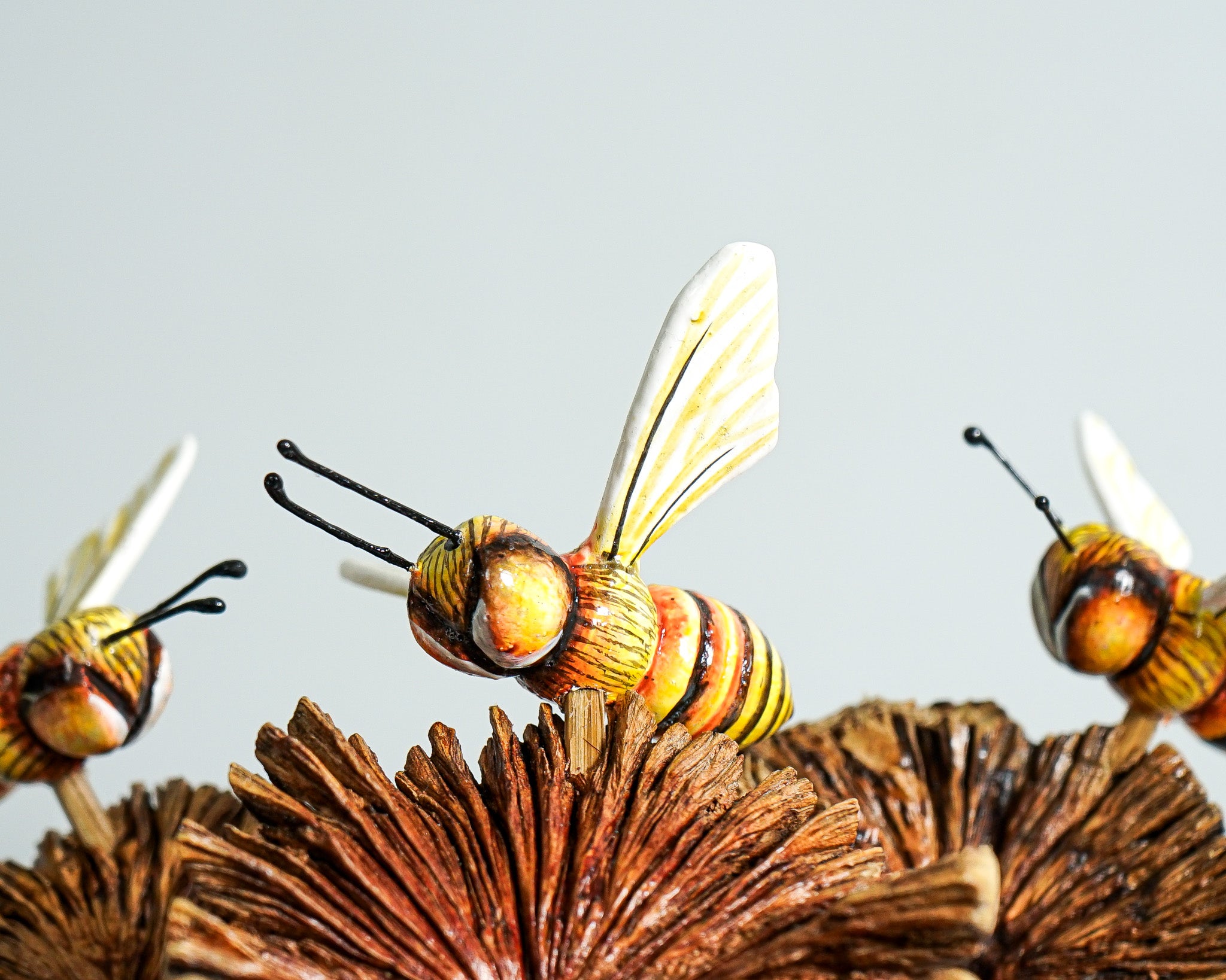 Bee Comb Statue, Bees Figurine, Wood Carving, Painted Bee, Bee Wall Hanging, Unique Animal, Party Decor, Home Decoration, Bridesmaid Gifts