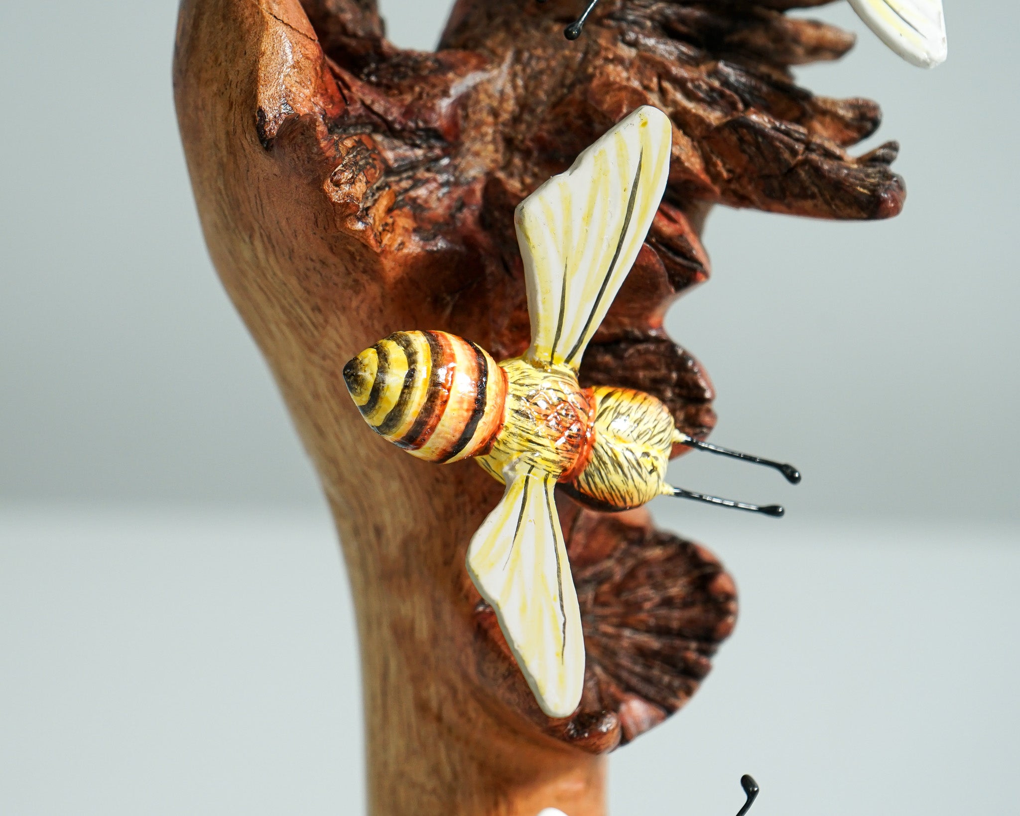 Bee Comb Statue, Bees Figurine, Wood Carving, Painted Bee, Handmade, Bee Wall Hanging, Animal Wall Decor, Home Decoration, Bridesmaid Gifts