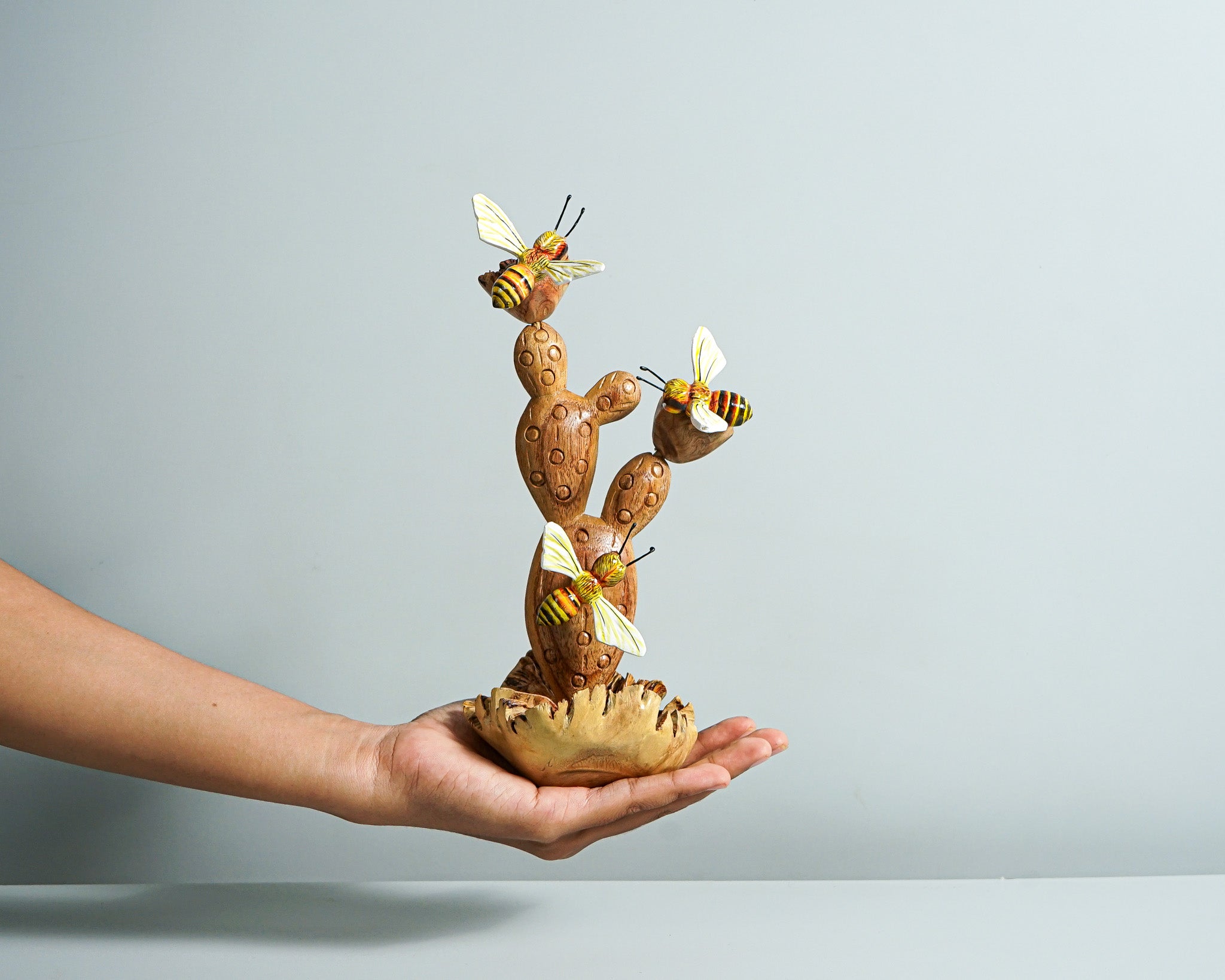 Bee Comb on Cactus Statue, Bees Figurine, Wood Carving, Painted Bee, Animal Wall Decor, Party Decor, Home Decoration, Memorial Gift