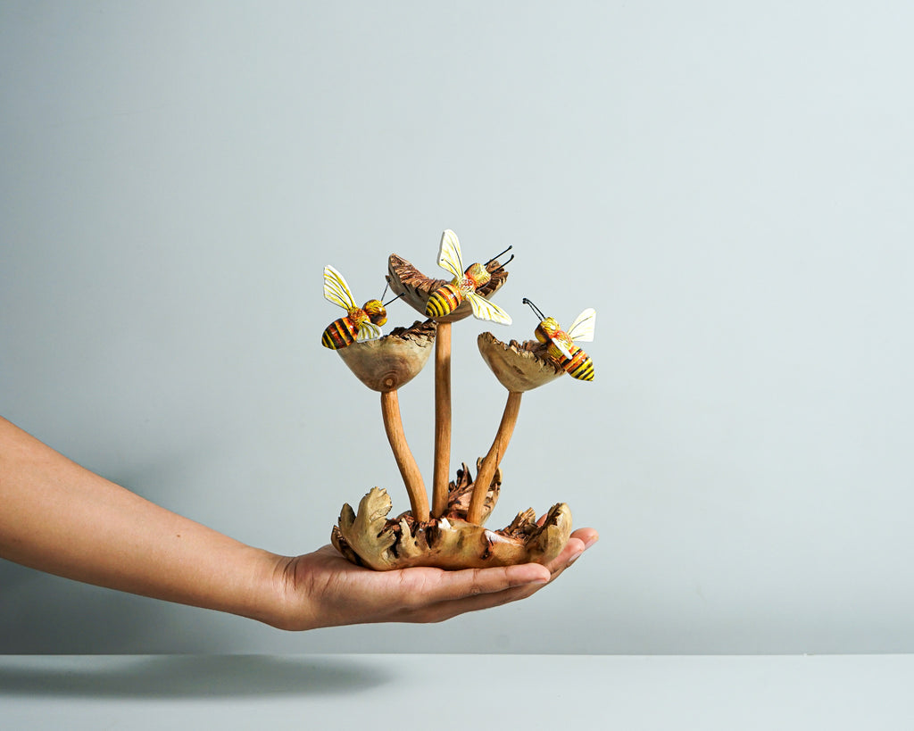 Bee Comb Statue, Bees Figurine, Wood Carving, Painted Bee, Bee Wall Hanging, Unique Animal, Party Decor, Home Decoration, Bridesmaid Gifts