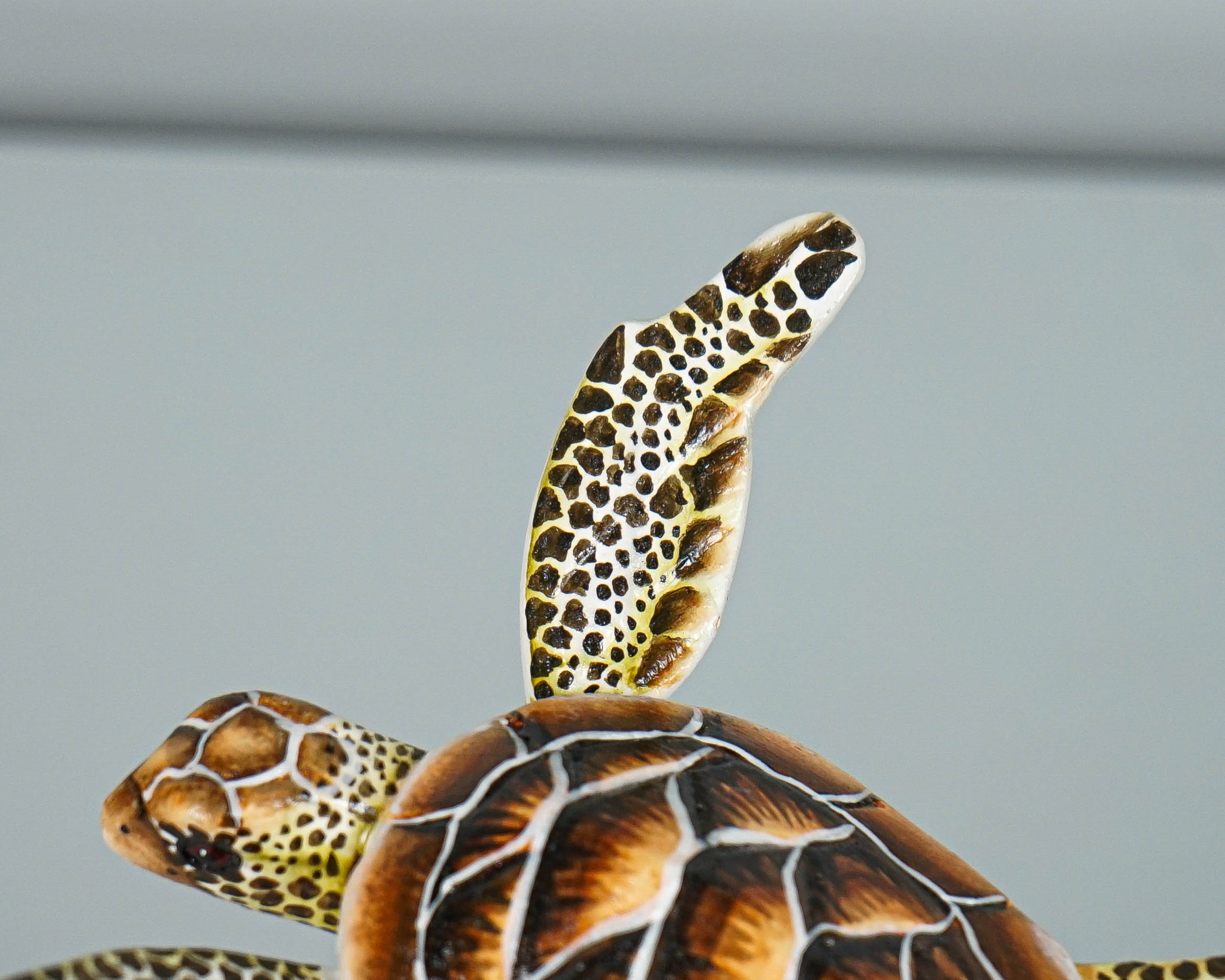 Turtle Sculpture, Family, Sea Turtle, Wood Carving, Ocean, Hand-painted Figurine, Office Desk Decor, Summer, Home Decoration, Family Gift