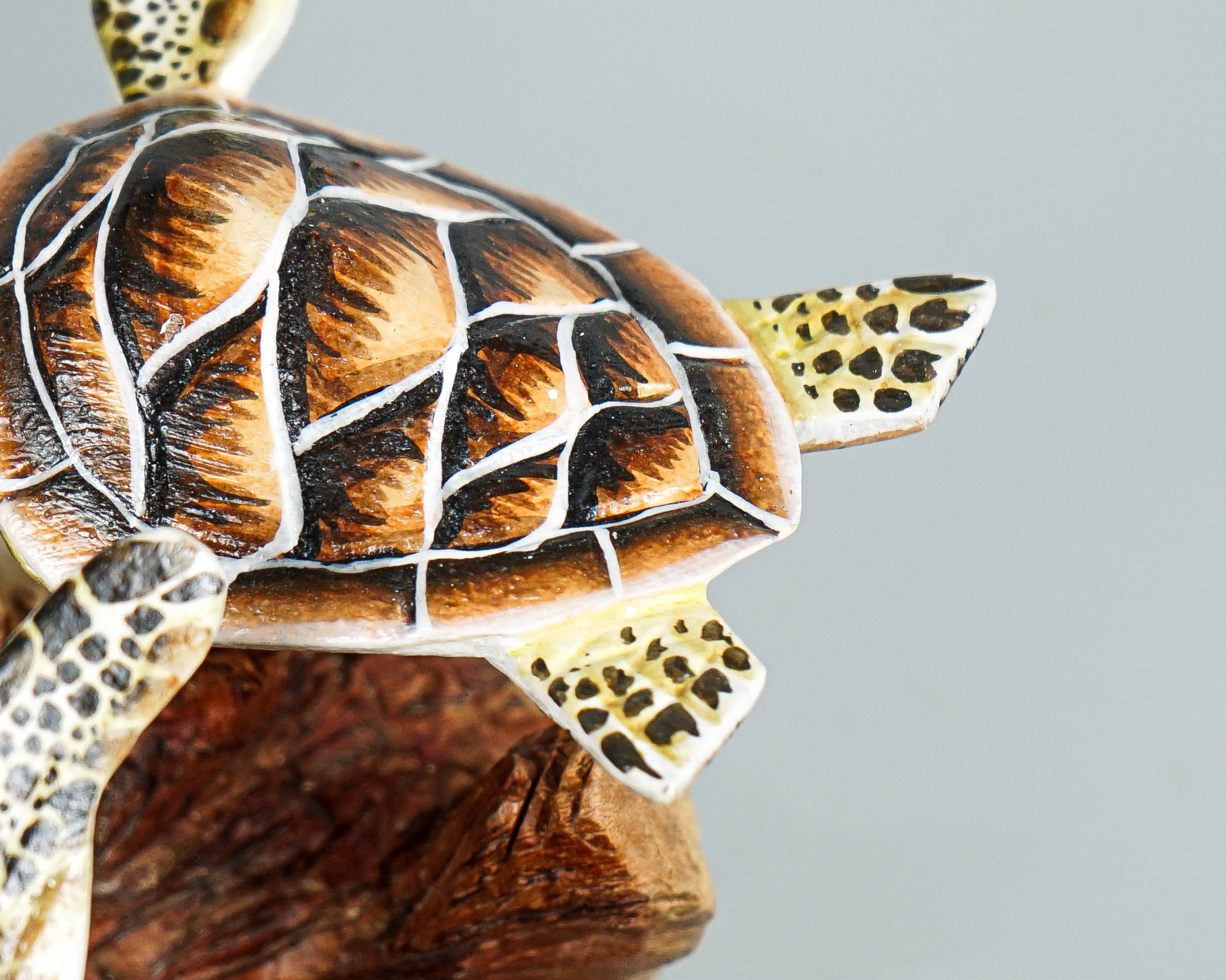 Turtle Sculpture, Family, Sea Turtle, Wood Carving, Ocean, Hand-painted Figurine, Office Desk Decor, Summer, Home Decoration, Family Gift