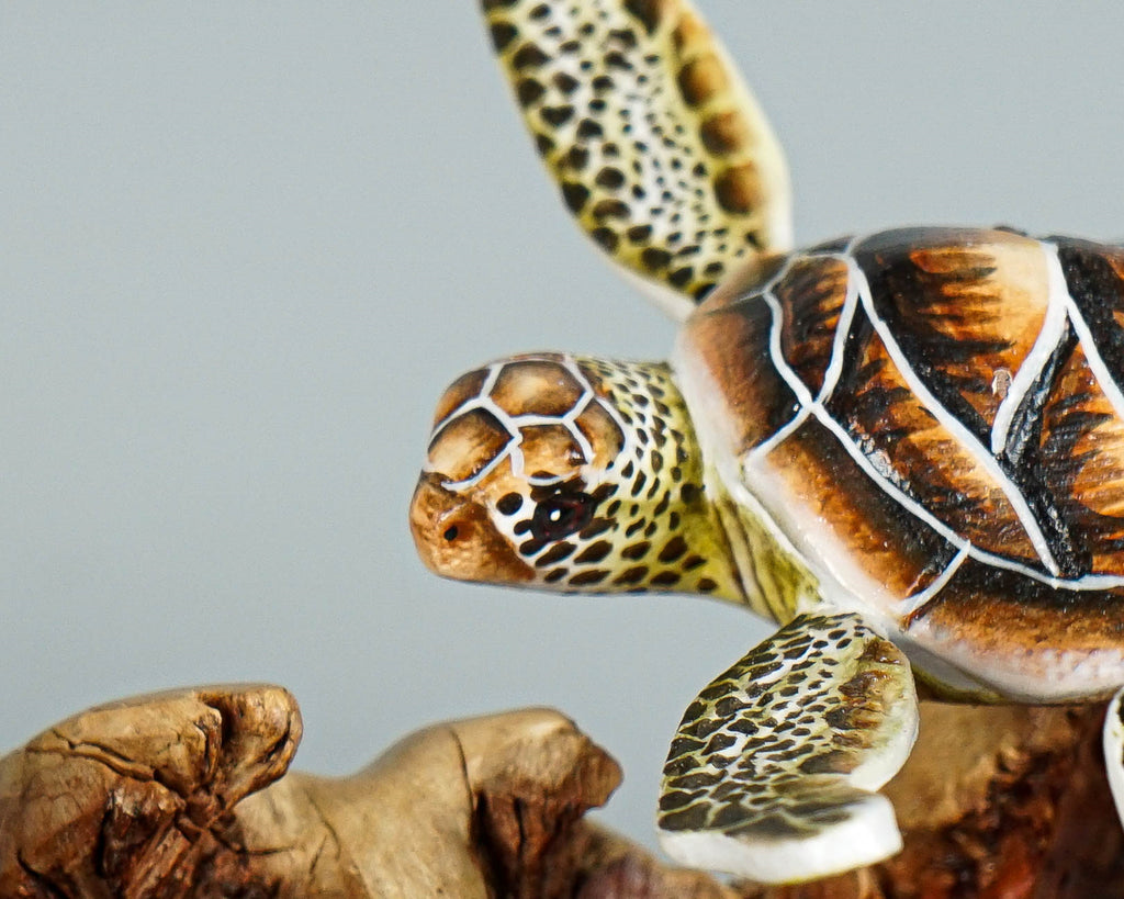 Turtle Sculpture, Family, Sea Turtle, Wood Carving, Ocean, Hand-painted Figurine, Office Desk Decor, Summer, Home Decoration, Family Gift
