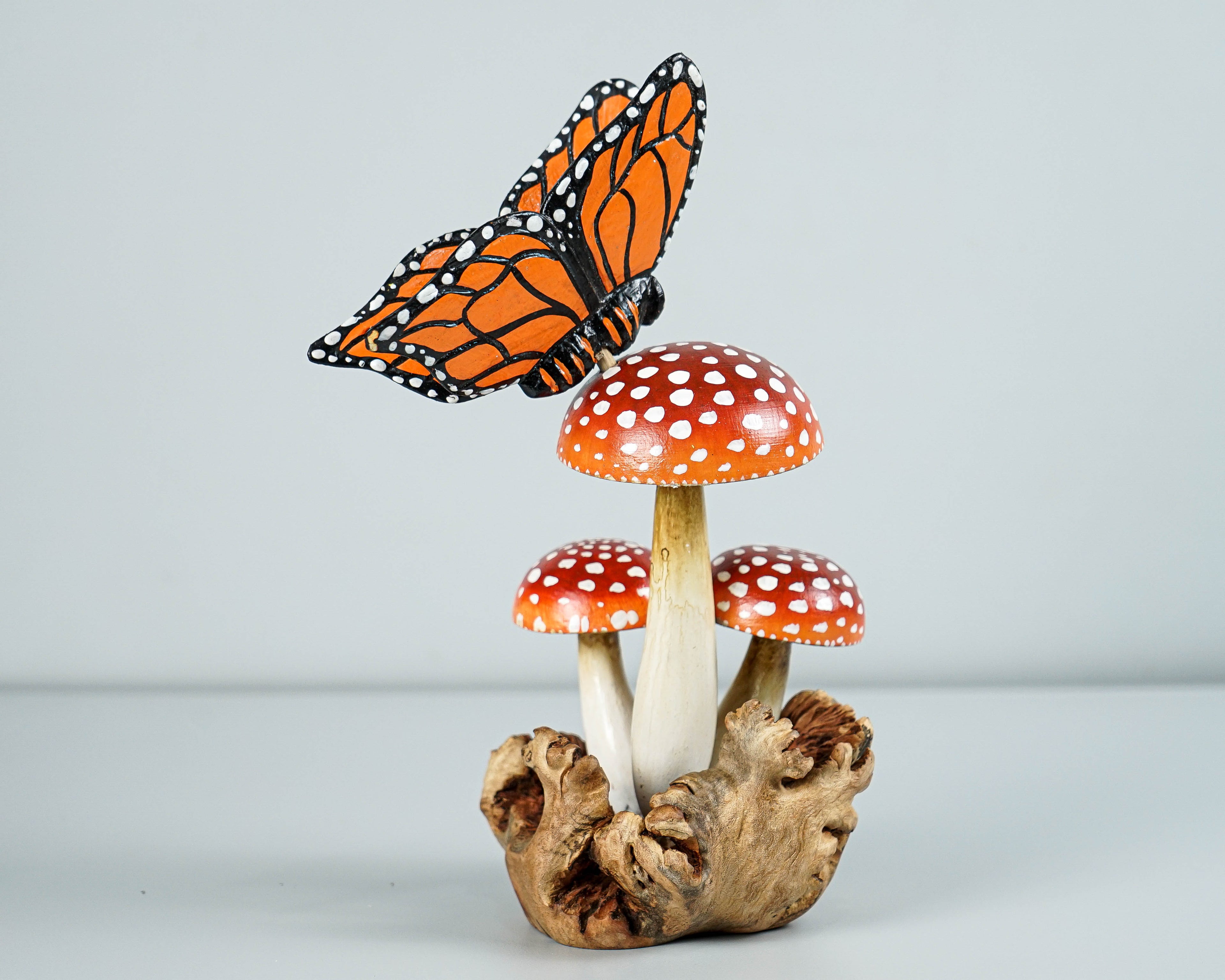 Butterfly on Mushroom Figurine, Painted Butterfly, Wood Carving, Handpainted Butterfly Ornaments, Apartment decor, Insect, Gift for Her