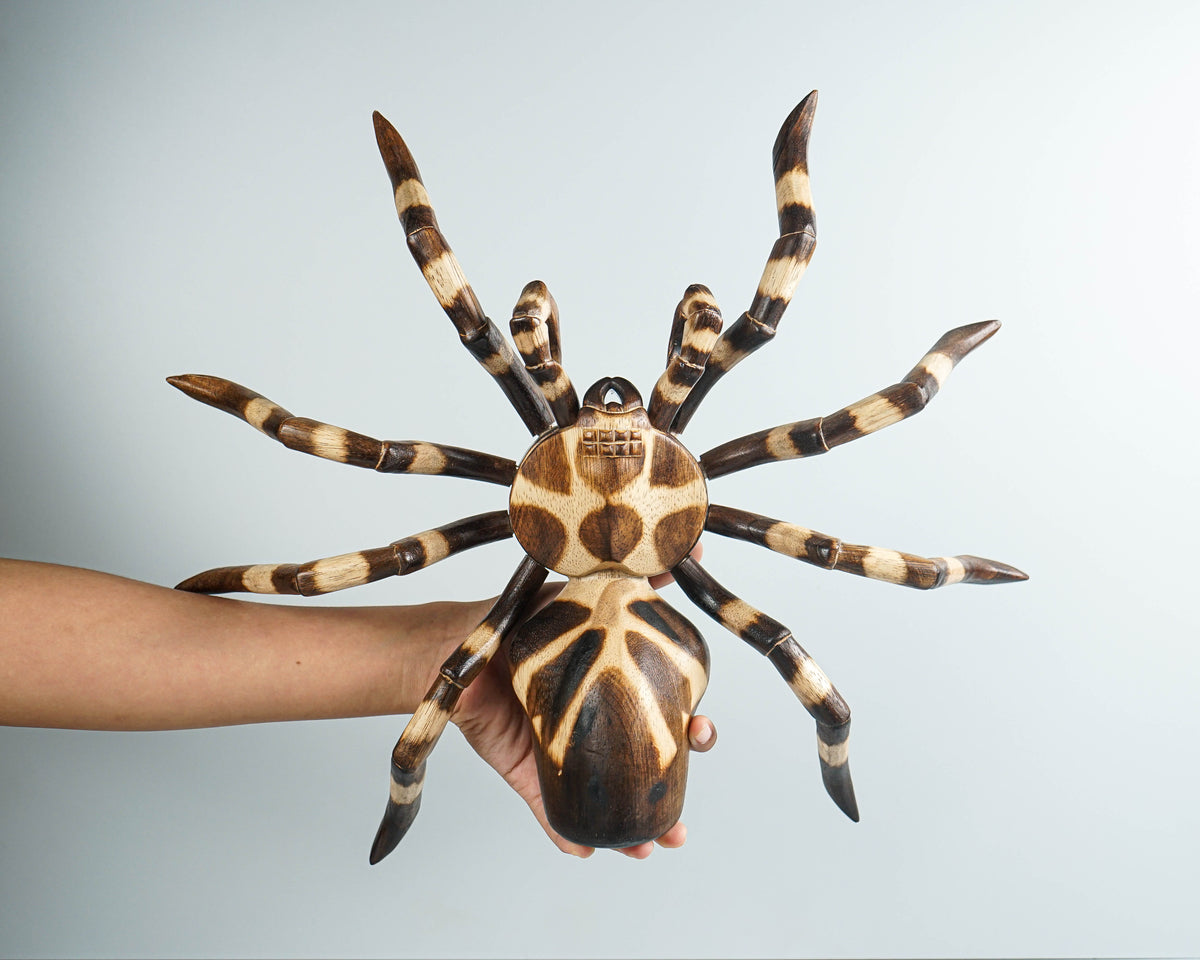 Large Tarantula Wall hanging, Spider Sculpture, Looks Real Animal Sculpture, Giant tarantula, Wall Décor, Interior Decor, Gift for Boss
