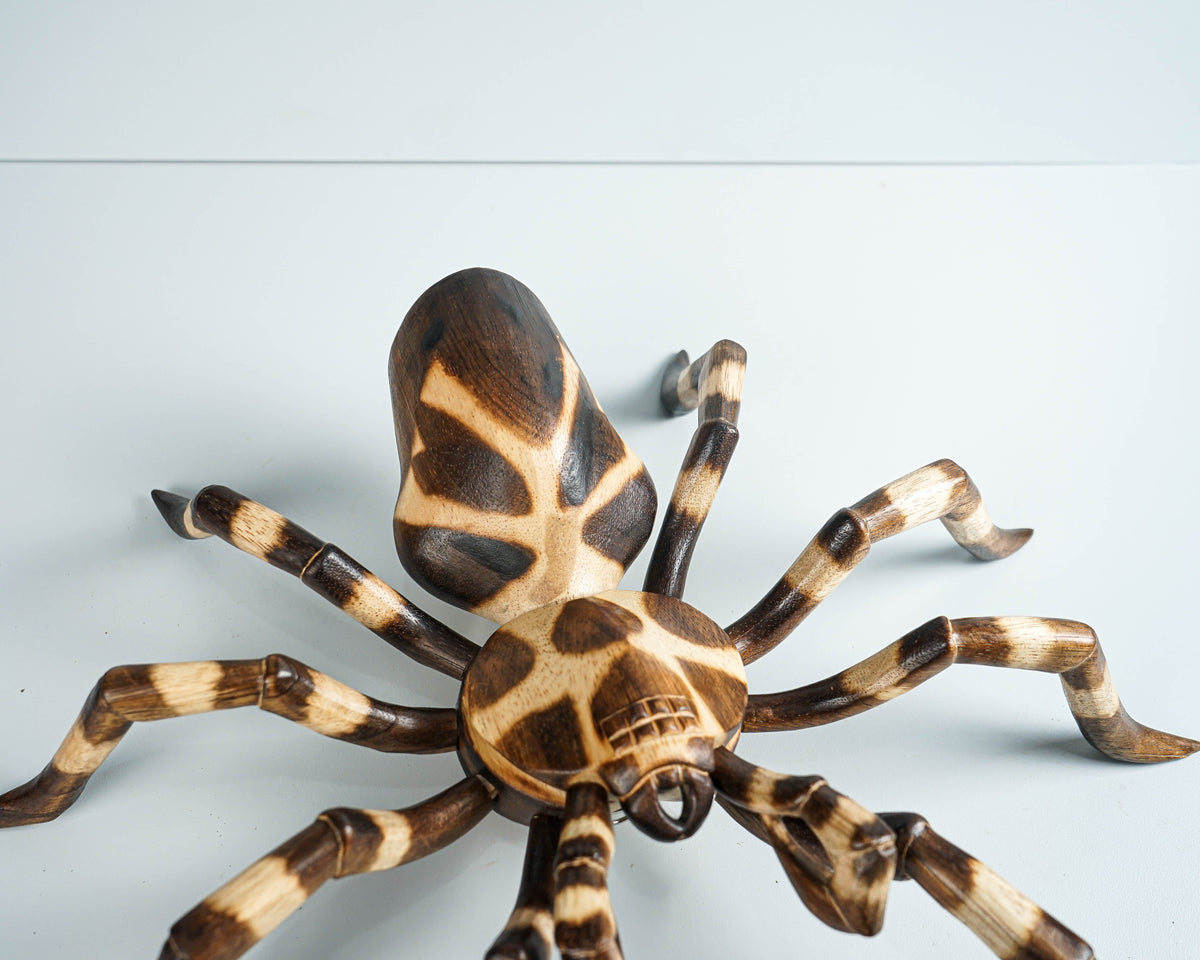 Large Tarantula Wall hanging, Spider Sculpture, Looks Real Animal Sculpture, Giant tarantula, Wall Décor, Interior Decor, Gift for Boss