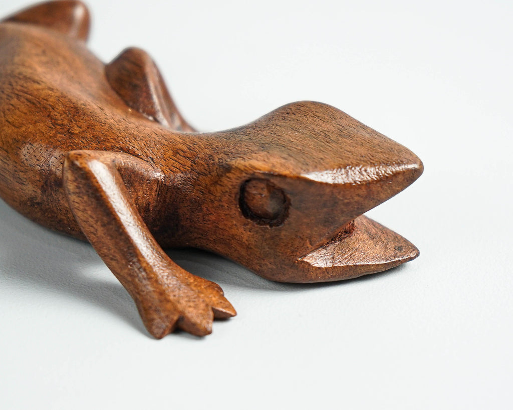 Gecko Sculpture, Animal Statue, Wood Carving, Artwork, Natural Piece, Handcrafted, Miniature, Wooden Statue, Living Room Decor, Gift for Him