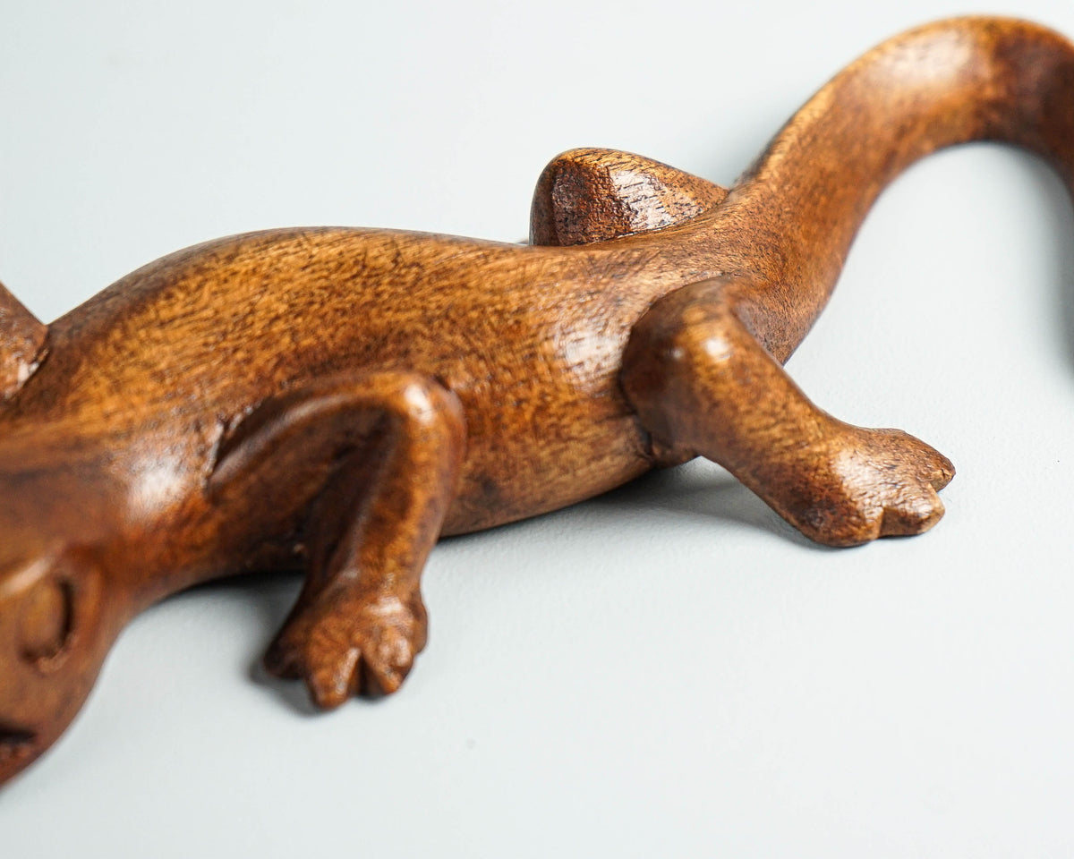 Gecko Sculpture, Animal Statue, Wood Carving, Artwork, Natural Piece, Handcrafted, Miniature, Wooden Statue, Living Room Decor, Gift for Him
